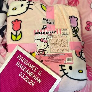 BNWT Hello Kitty Queen Spring Blanket